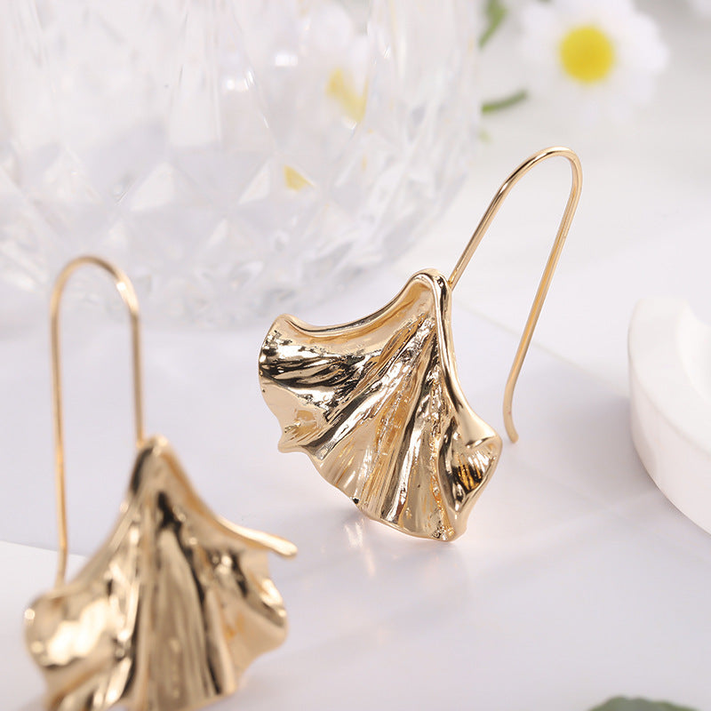 European And American Exaggerated Ginkgo Leaf Golden Metal Alloy Earrings