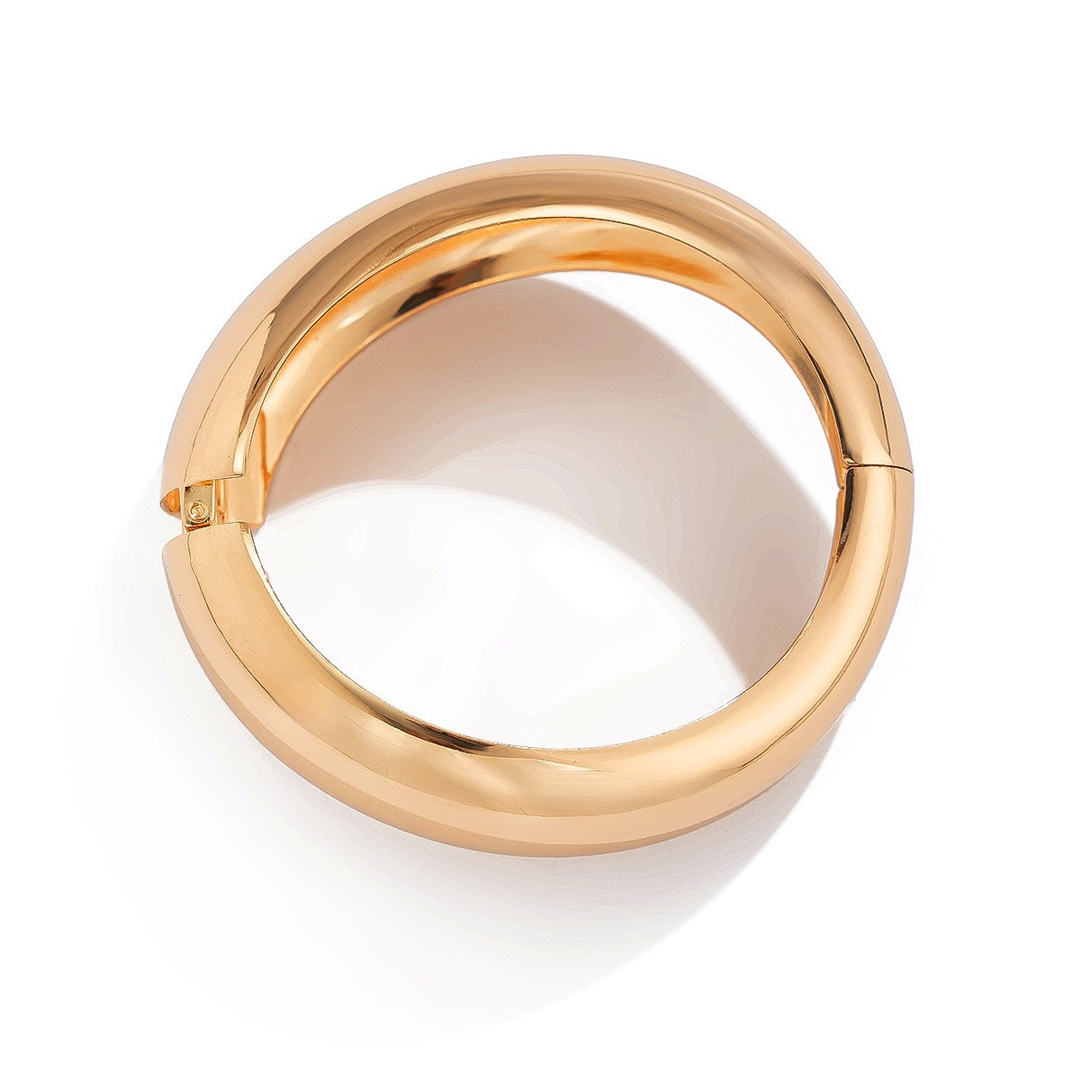 Fashion Trend Metal Glossy Surface Water Drop Hug Bracelet