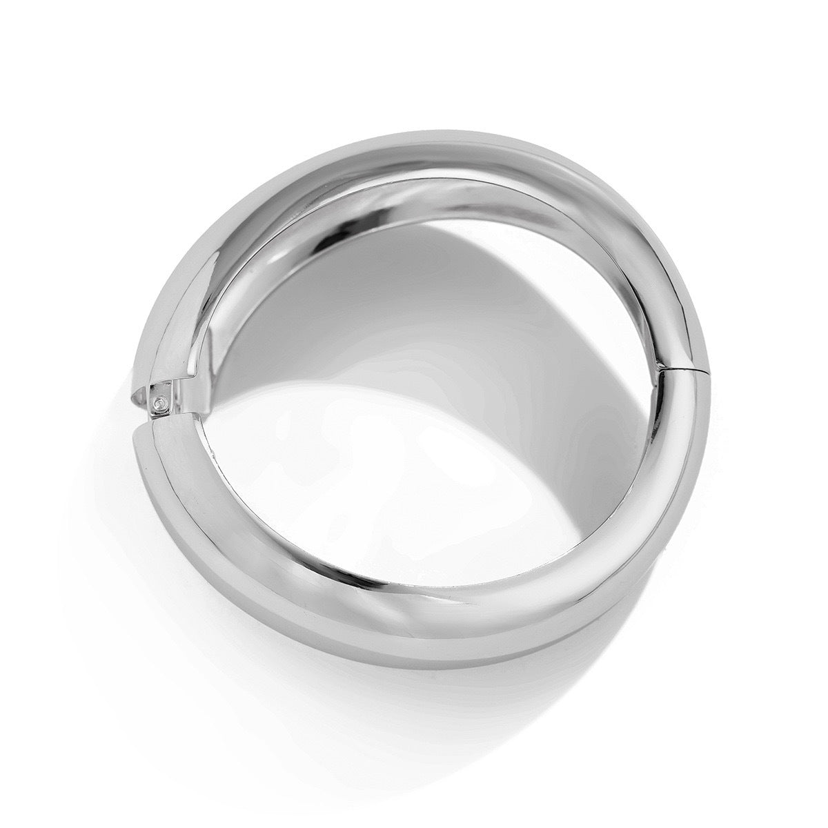 Fashion Trend Metal Glossy Surface Water Drop Hug Bracelet