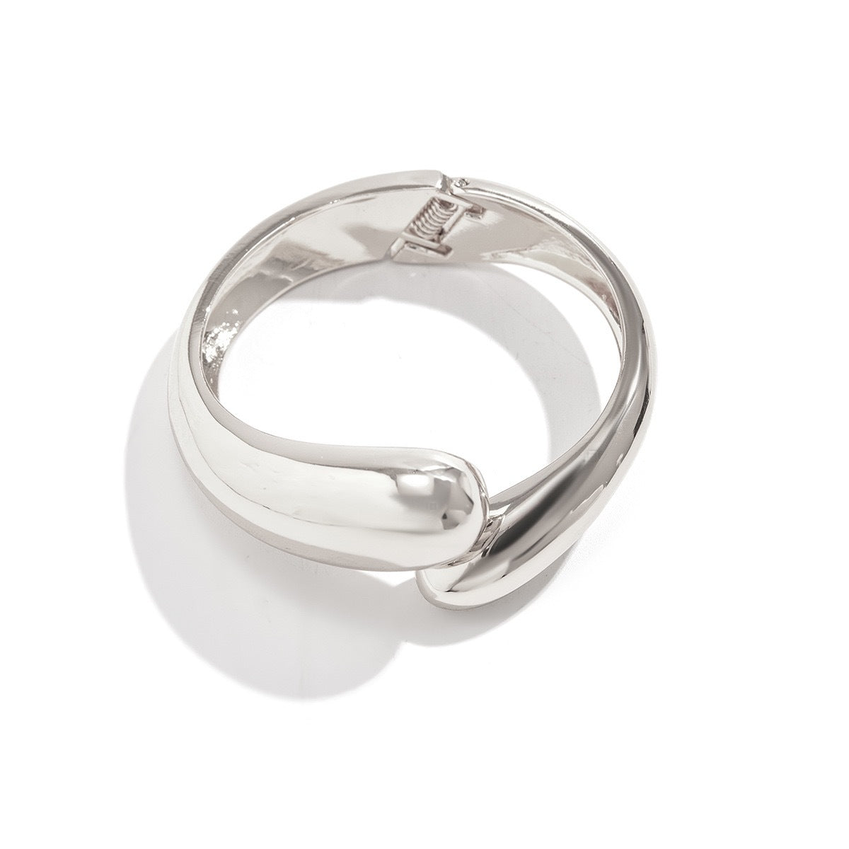 Fashion Trend Metal Glossy Surface Water Drop Hug Bracelet