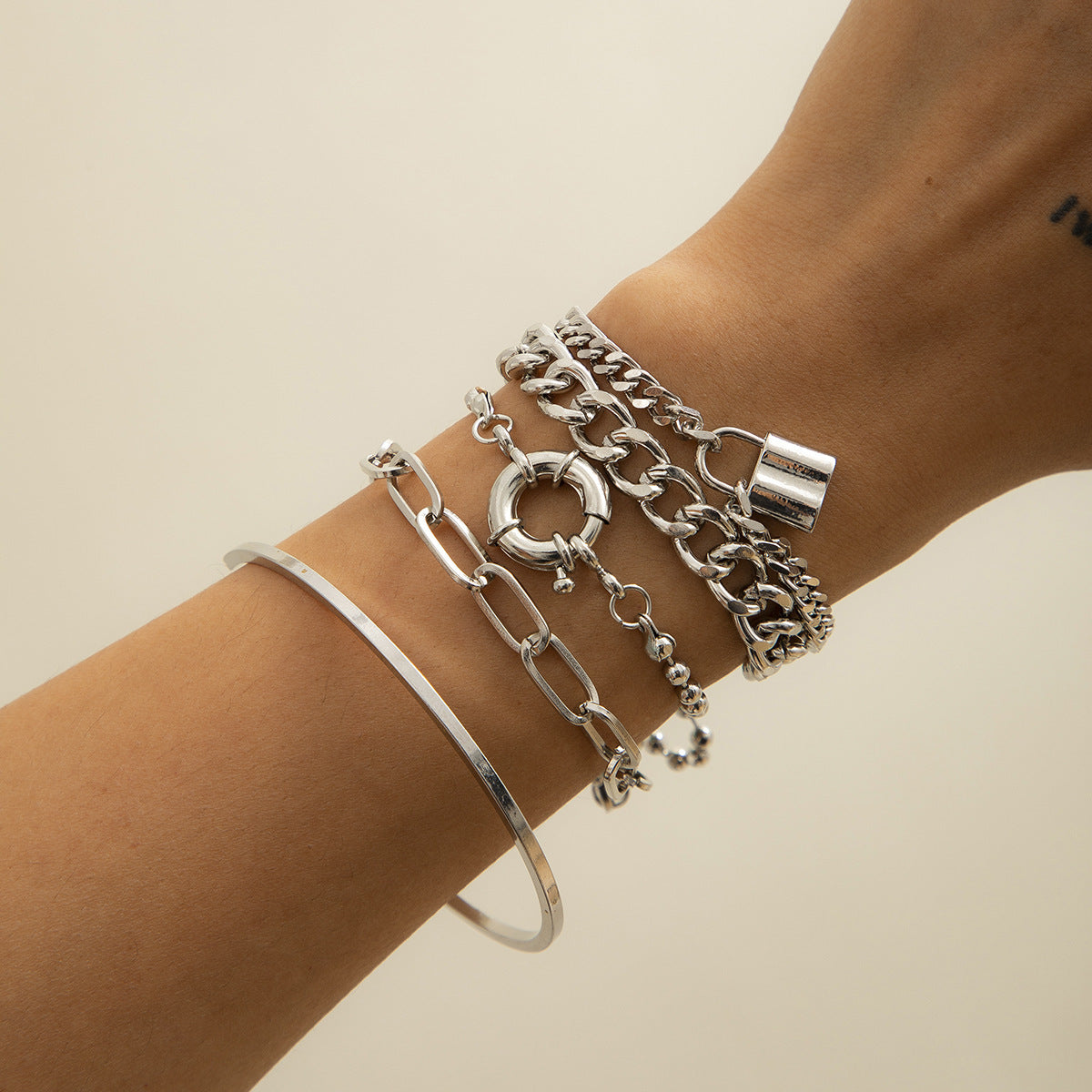 Mix And Match Multi-element Geometric Round Buckle Set Bracelet (Set of 5 Pcs)