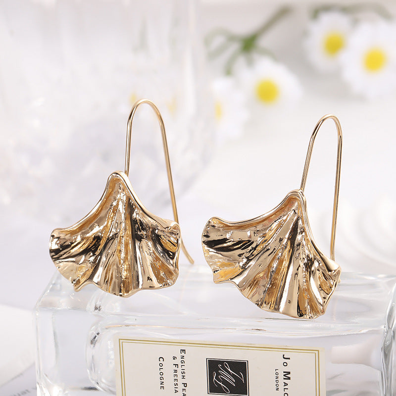 European And American Exaggerated Ginkgo Leaf Golden Metal Alloy Earrings