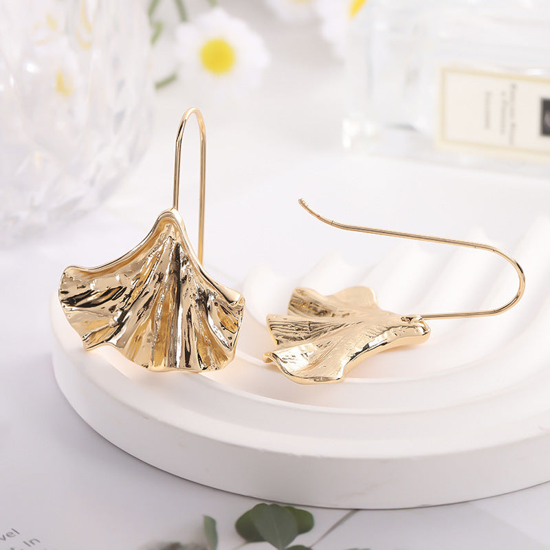 European And American Exaggerated Ginkgo Leaf Golden Metal Alloy Earrings