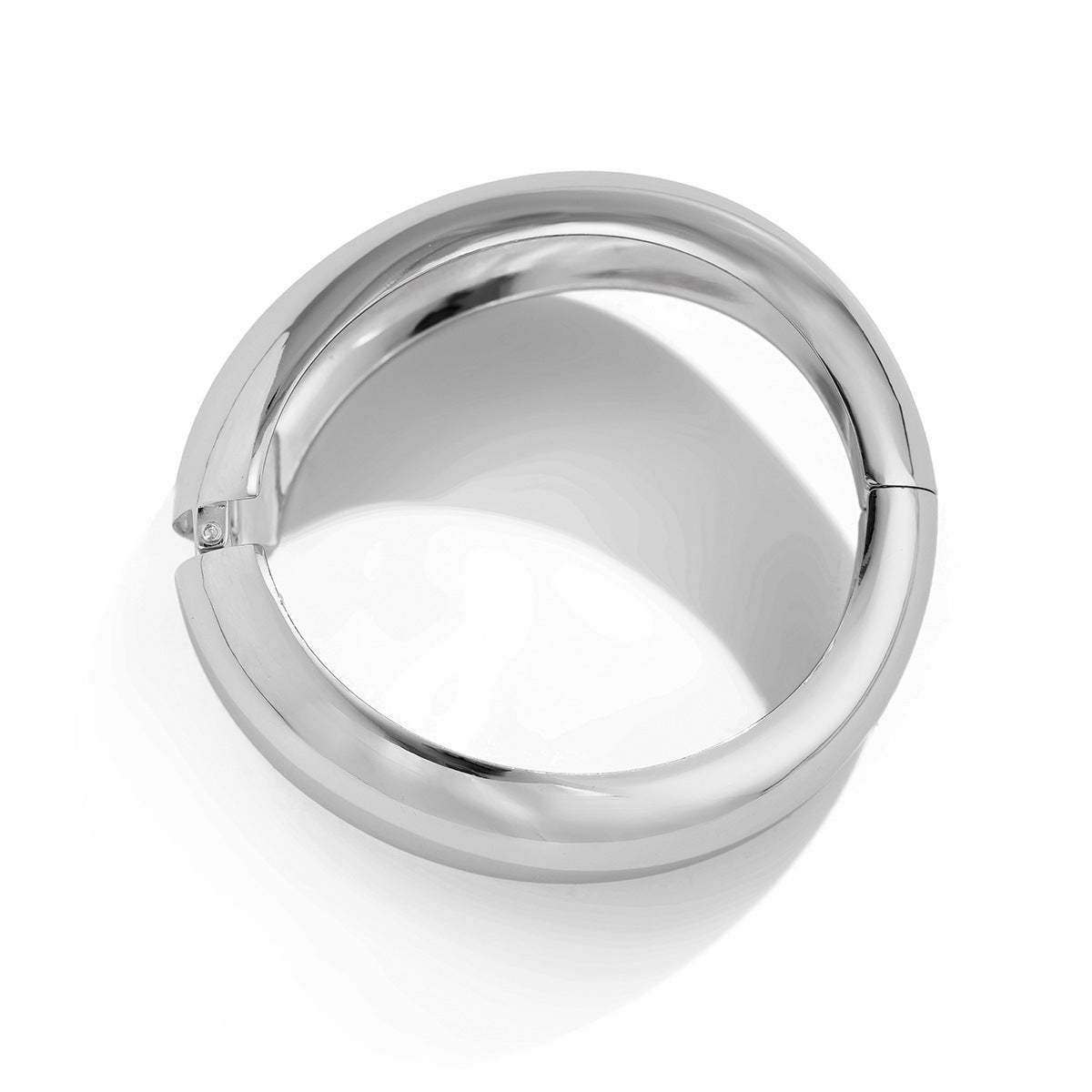 Fashion Trend Metal Glossy Surface Water Drop Hug Bracelet